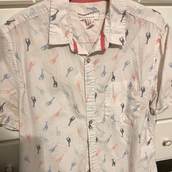 Medium button down - Picture 1 of 2